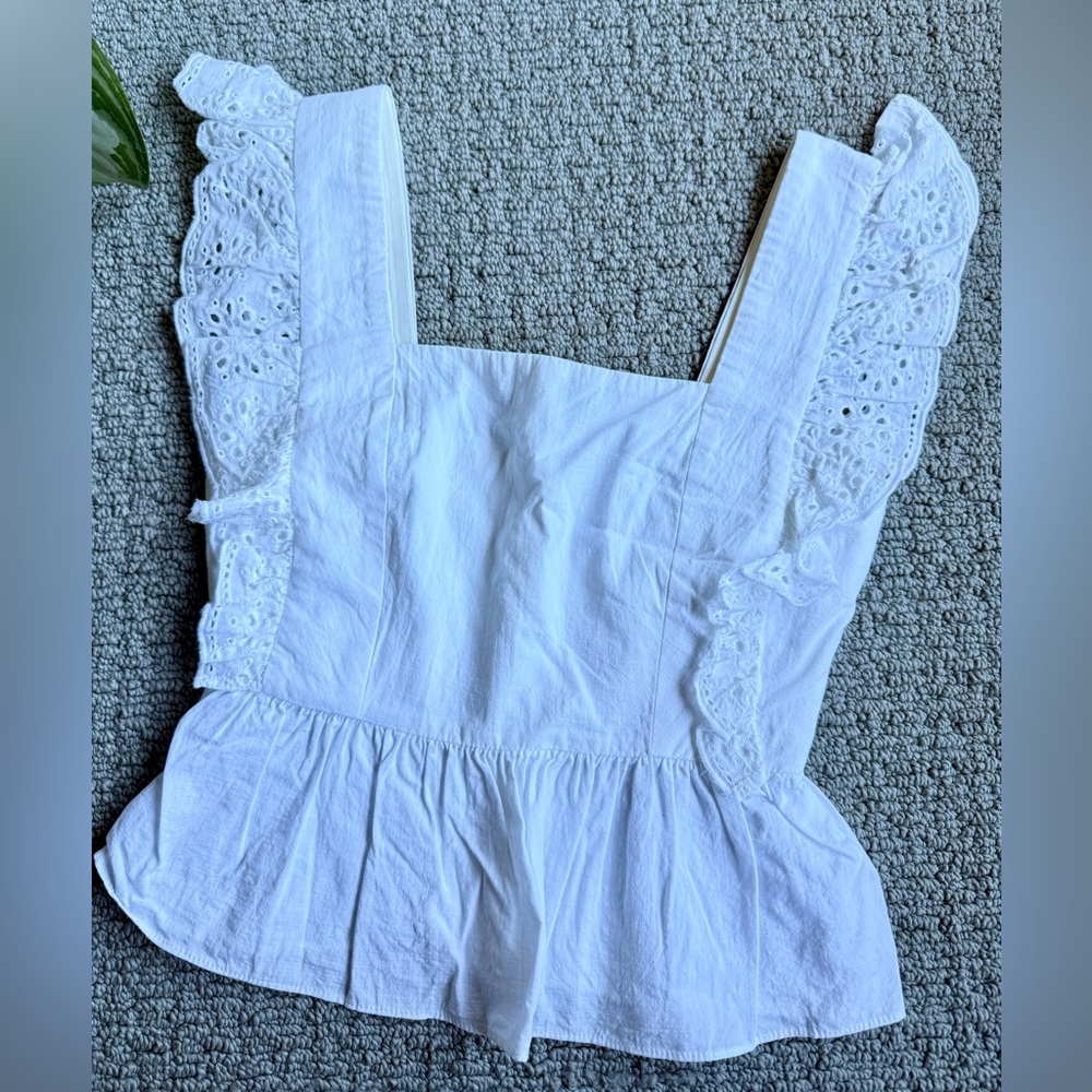 NWOT Chic White Eyelet Ruffle Women's Blouse